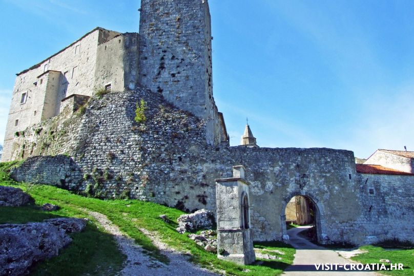Razredna nastava na terenskoj nastavi Kršan – Pićan – Gračišće u okviru zavičajne nastave Geometrija grada
