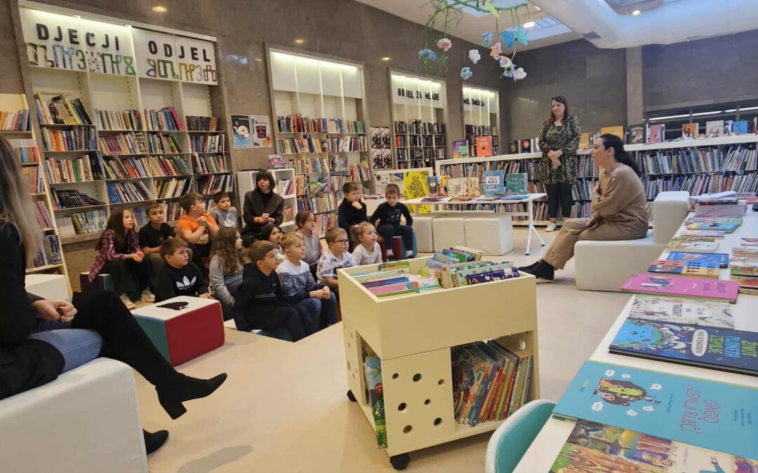 Prvaši i drugaši posjetili Gradsku knjižnicu Labin u Mjesecu hrvatske knjige