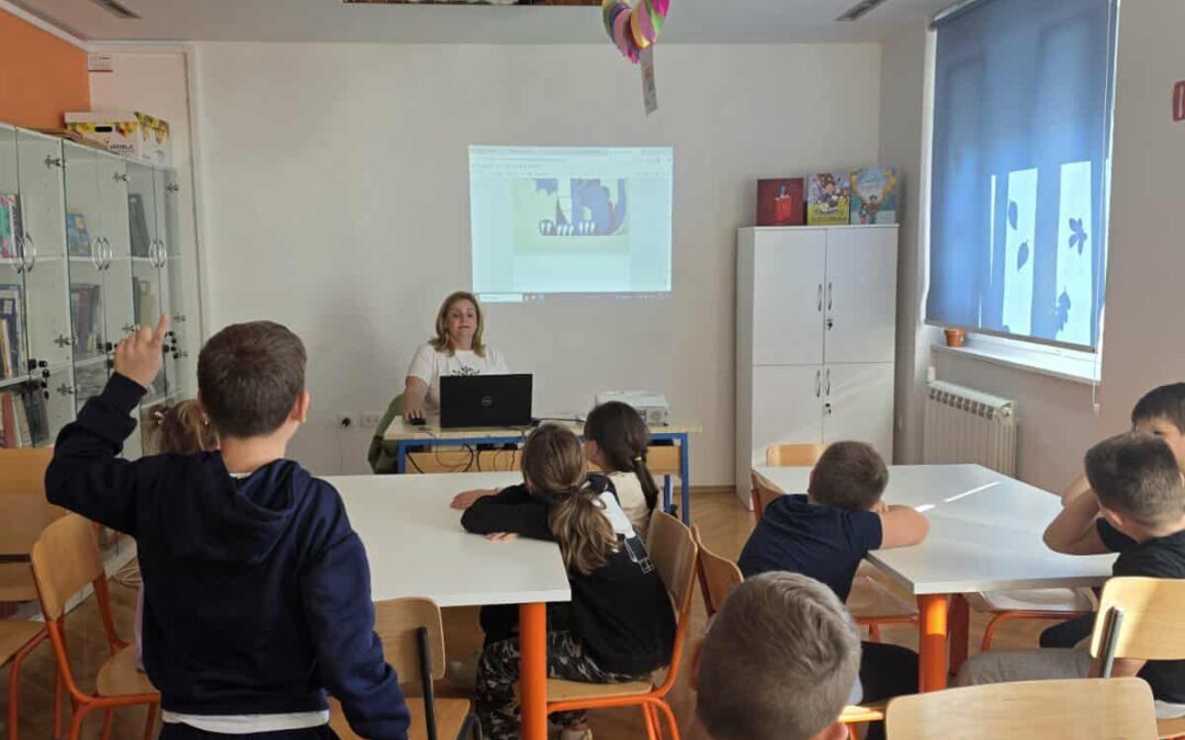 Produženci u školskoj knjižnici slušali priču o dinosaurima,  aktivnost zavičajnog projekta “Raša – dom dinosaura?”