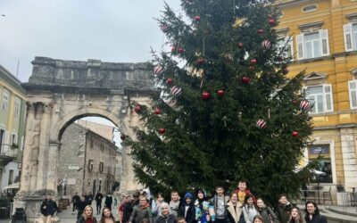 Učenici razredne nastave posjetili Pulu i uživali u predstavi Ružno pače
