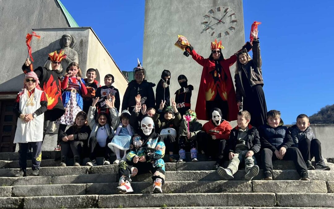 Učenici razredne nastave u maskiranoj povorci gradom