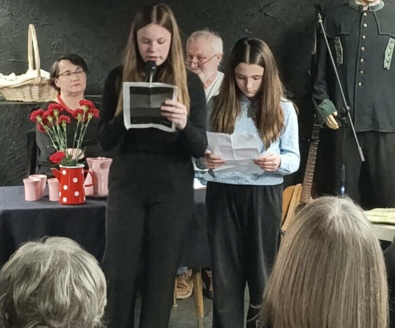 Naše petašice predstavile se čitanjem poezije u Kovarskoj kući